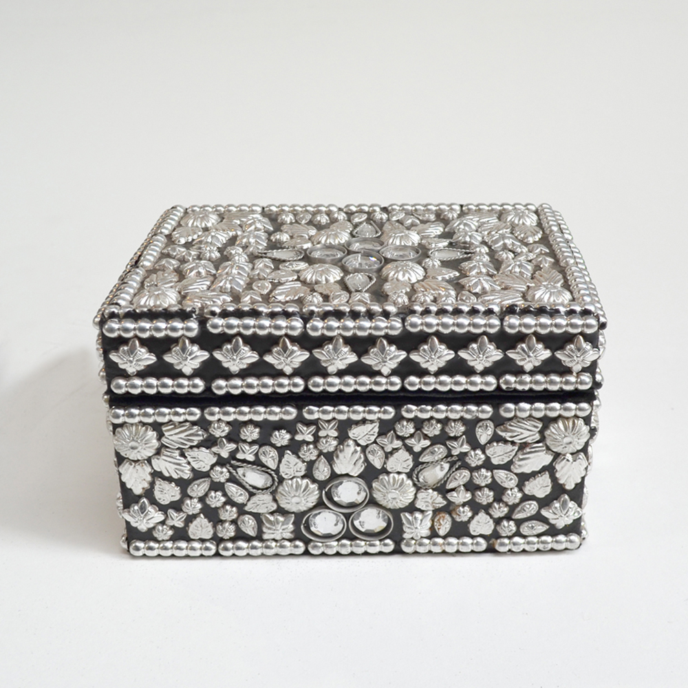 25   JEWELLED BOX, SILVER 