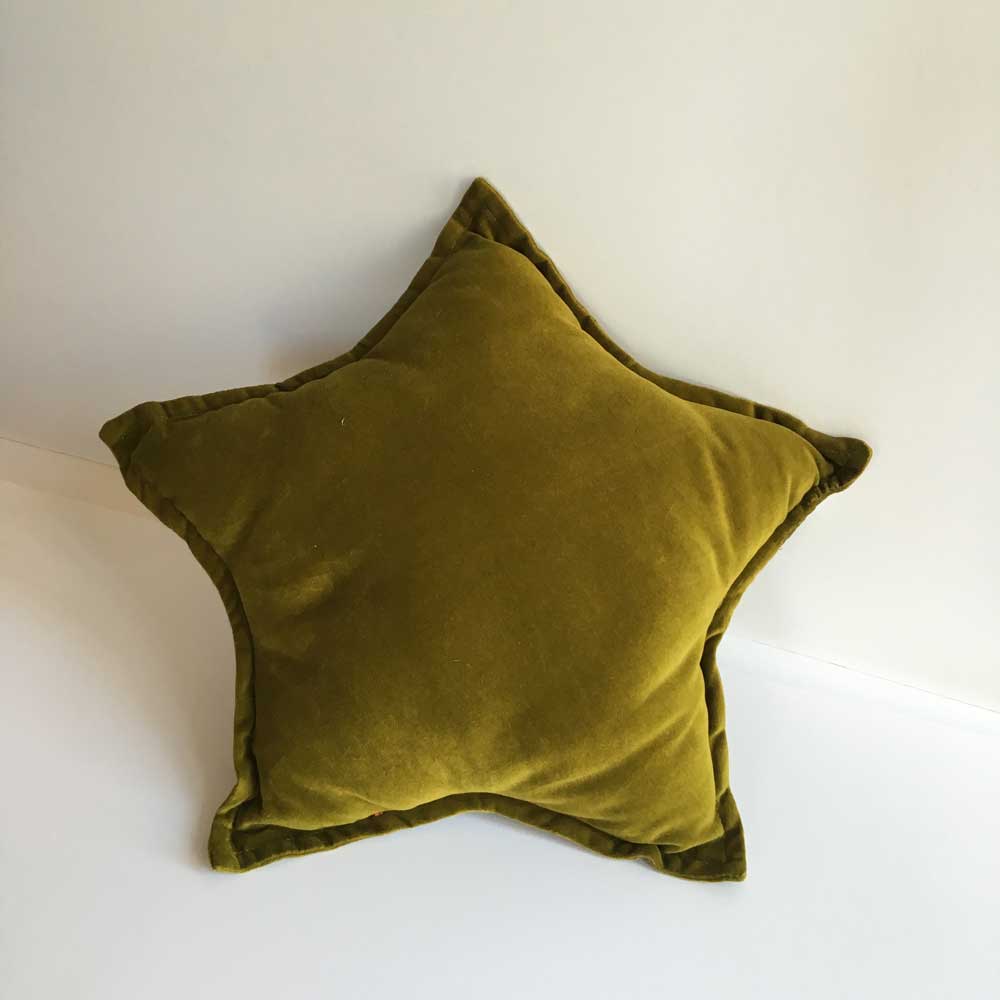 116   STAR VELVET CUSHION OLIVE 