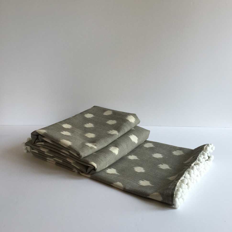 38   IKAT BEDSPREAD / THROW GREY SPOTS