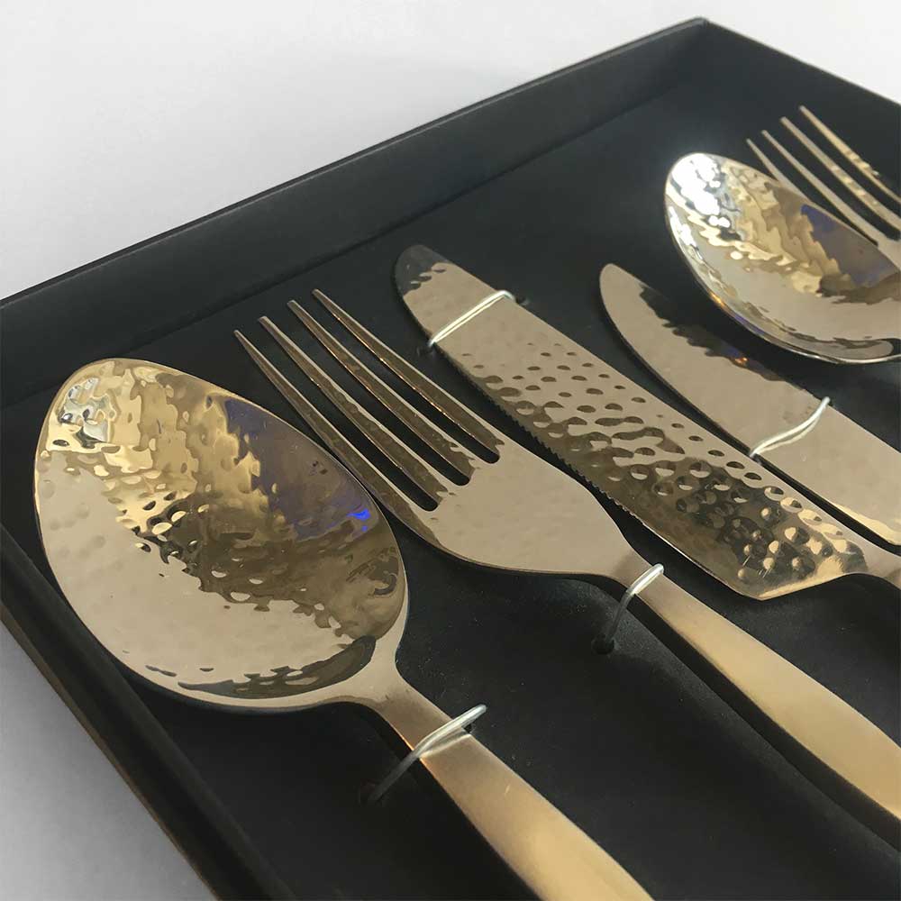 27   Q CUTLERY SET OF 6