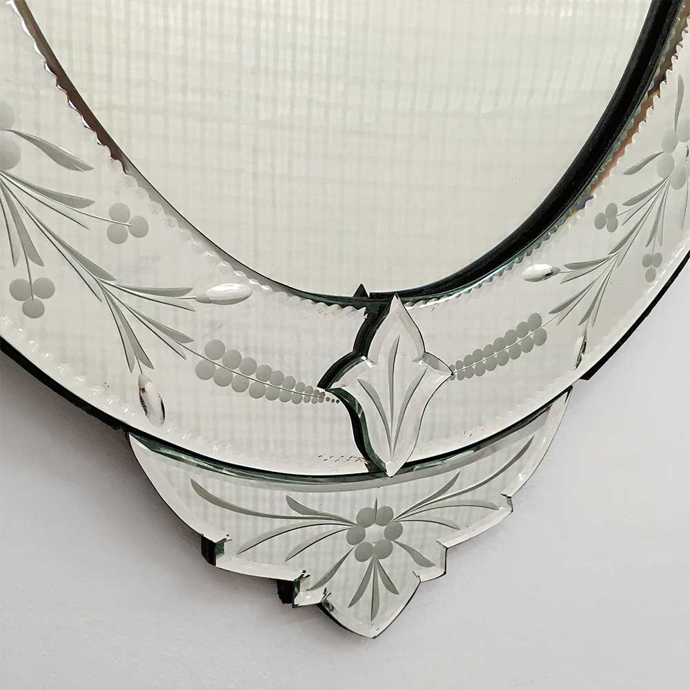 17   OVAL VENETIAN STYLE MIRROR