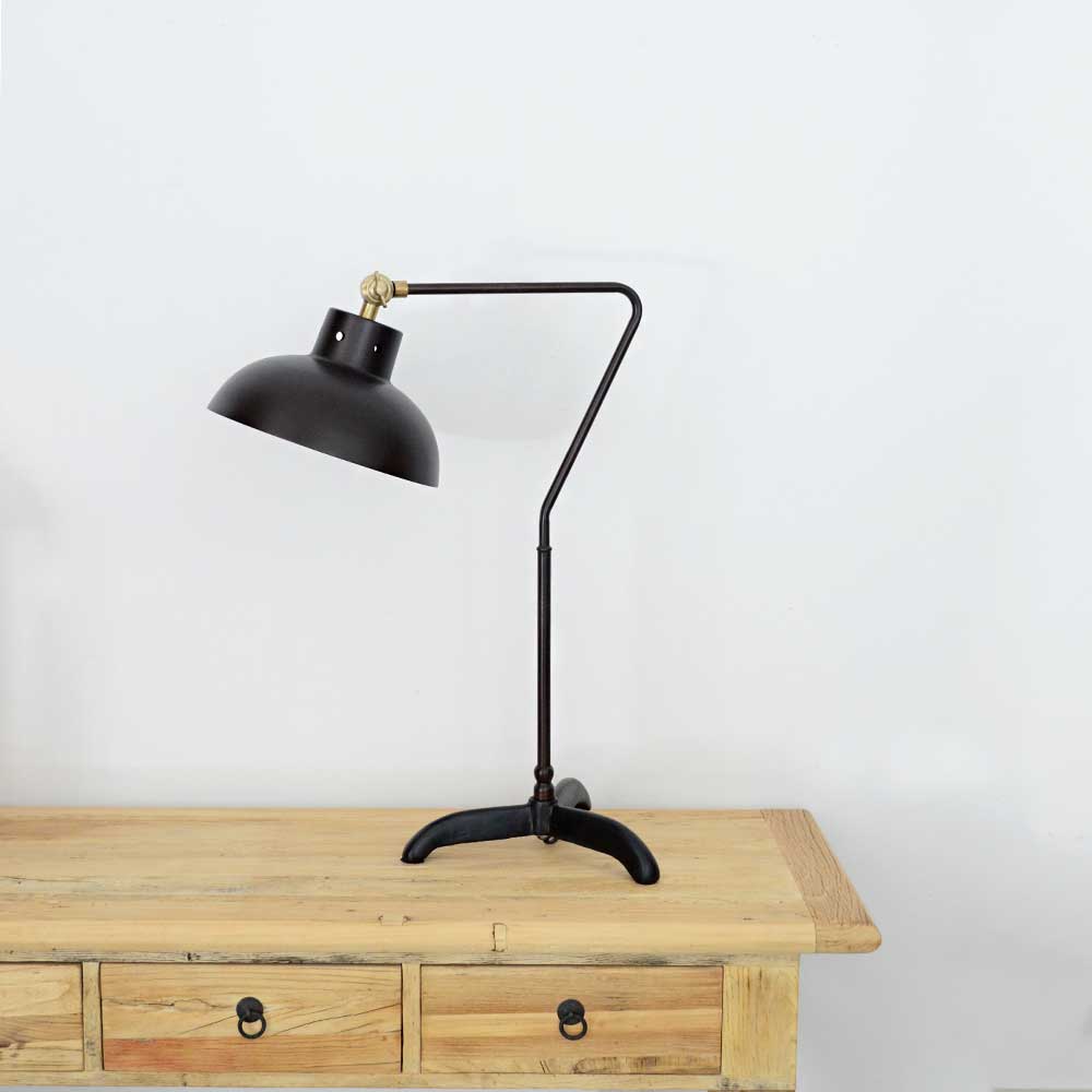 23   3 LEG DESK LAMP