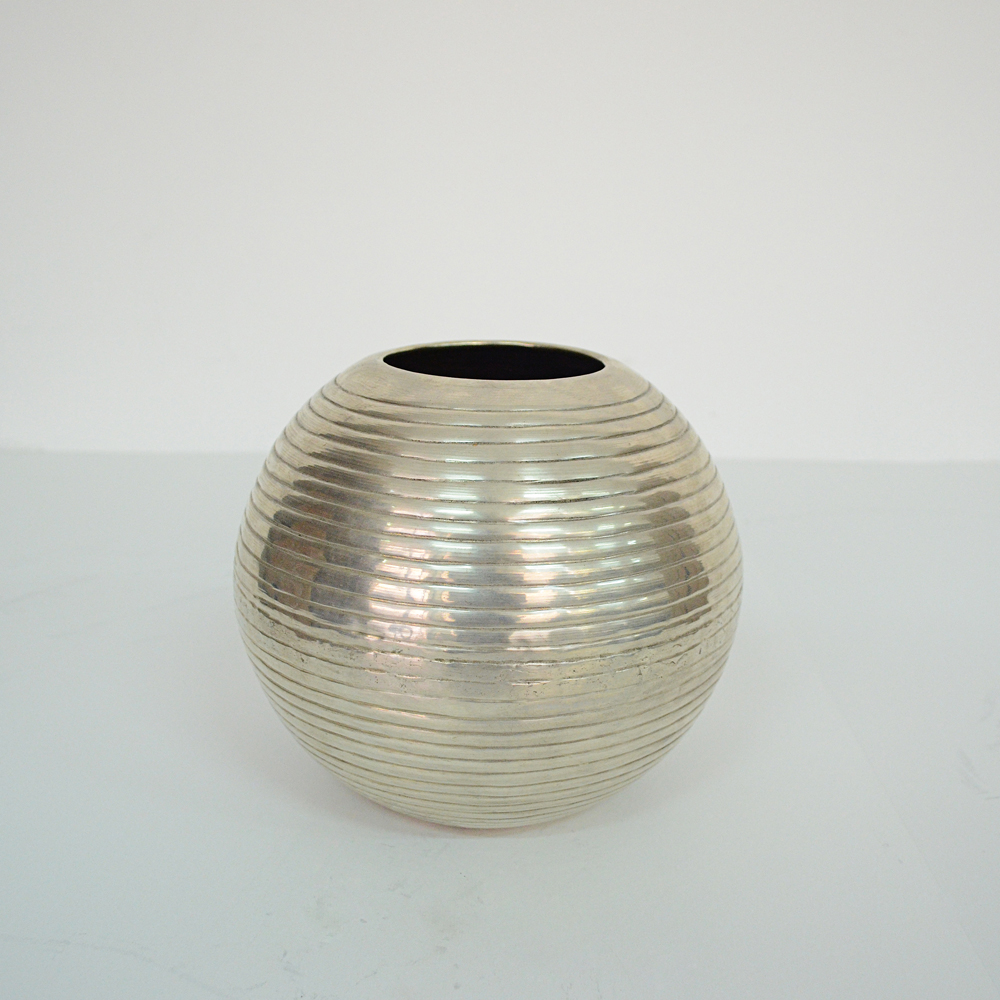 12   RIBBED BRASS POT