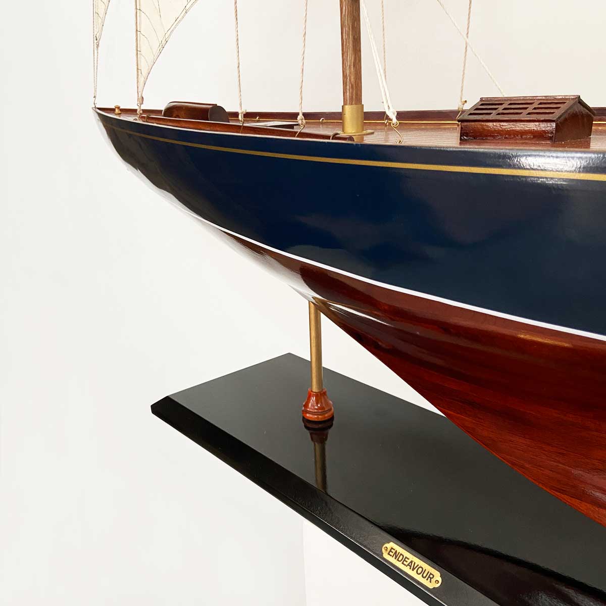    ENDEAVOUR J CLASS YACHT MODEL