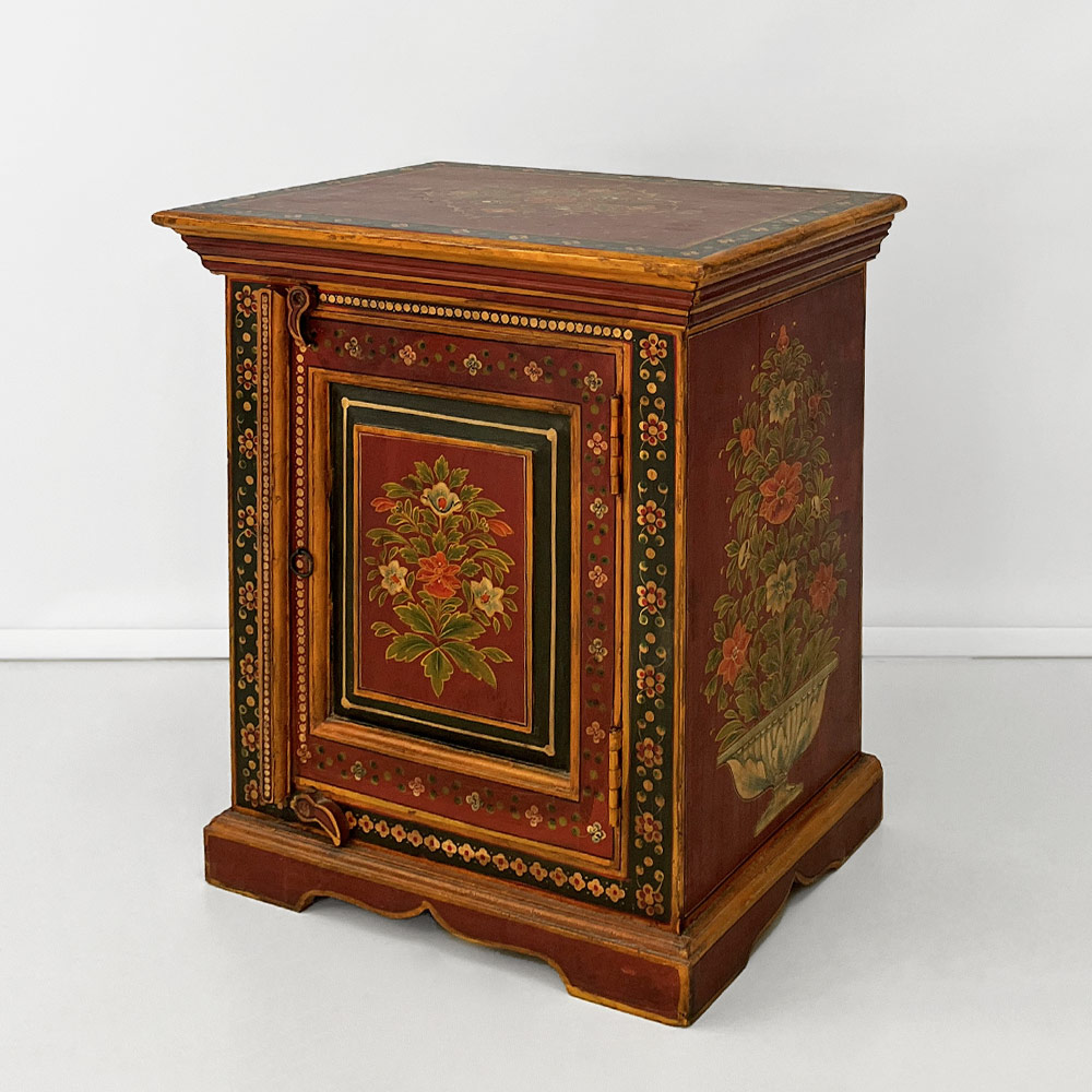    MUGHAL CHEST, RED