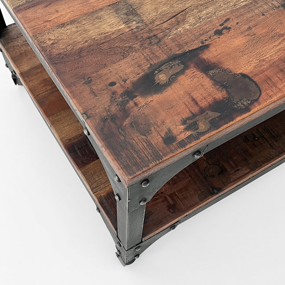    INDUSTRIAL COFFEE TABLE ON WHEELS 