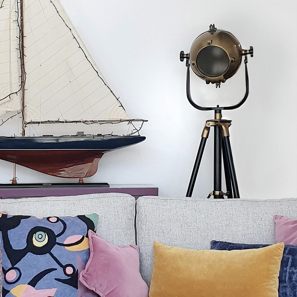    BULLIT TRIPOD LAMP