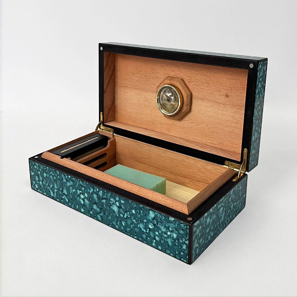    SOLA CIGAR BOX, BLUE BURL