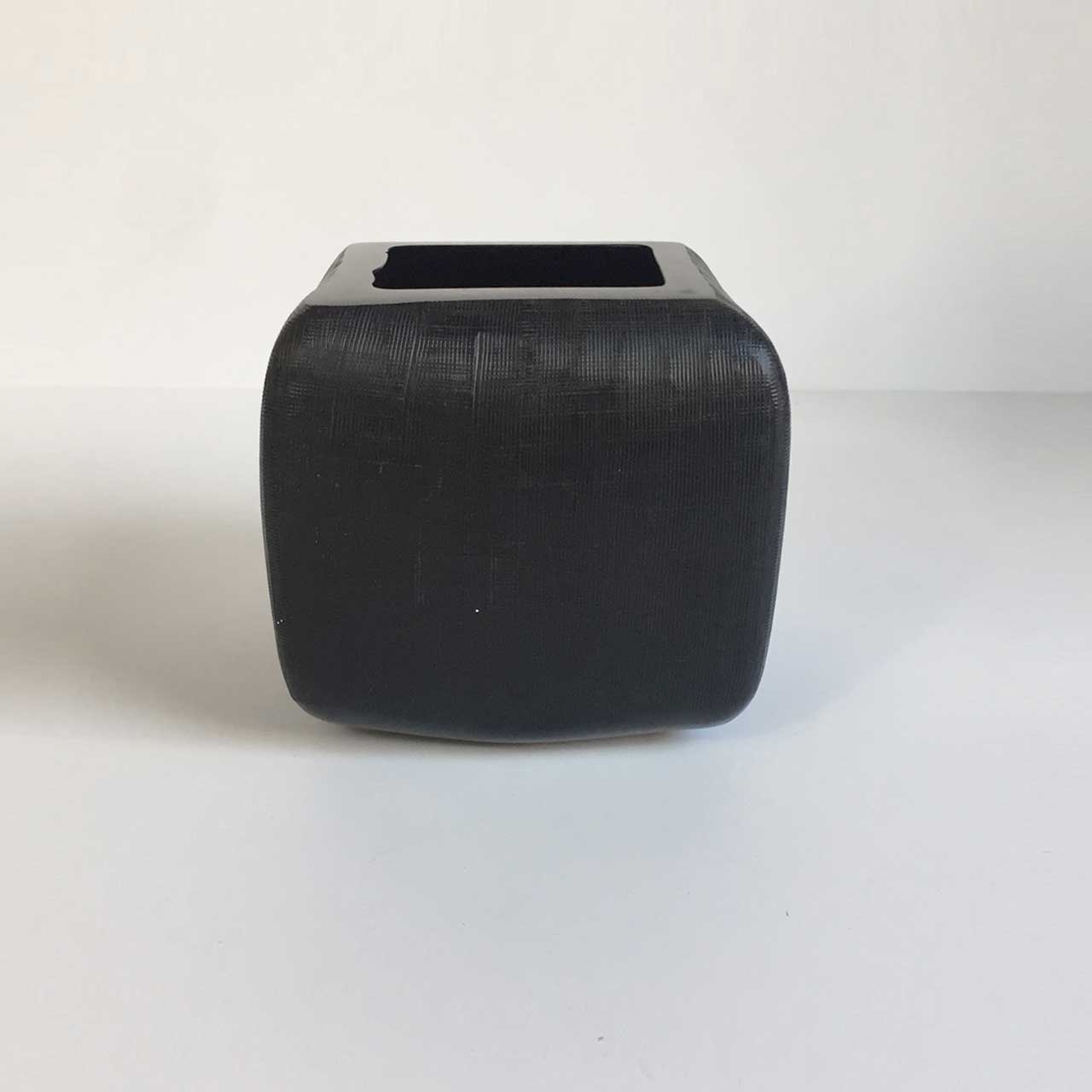 BLACK THIN CUT VASE