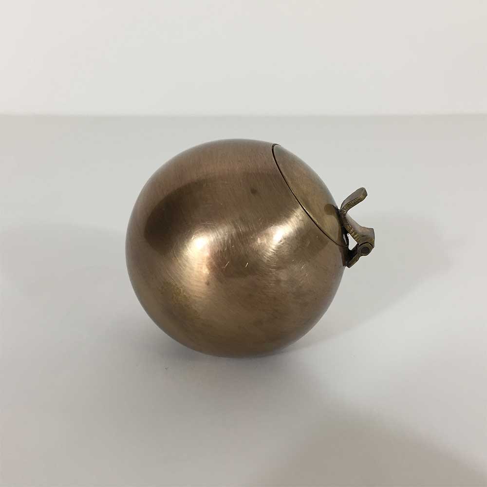 BALL FLIPTOP ASHTRAY